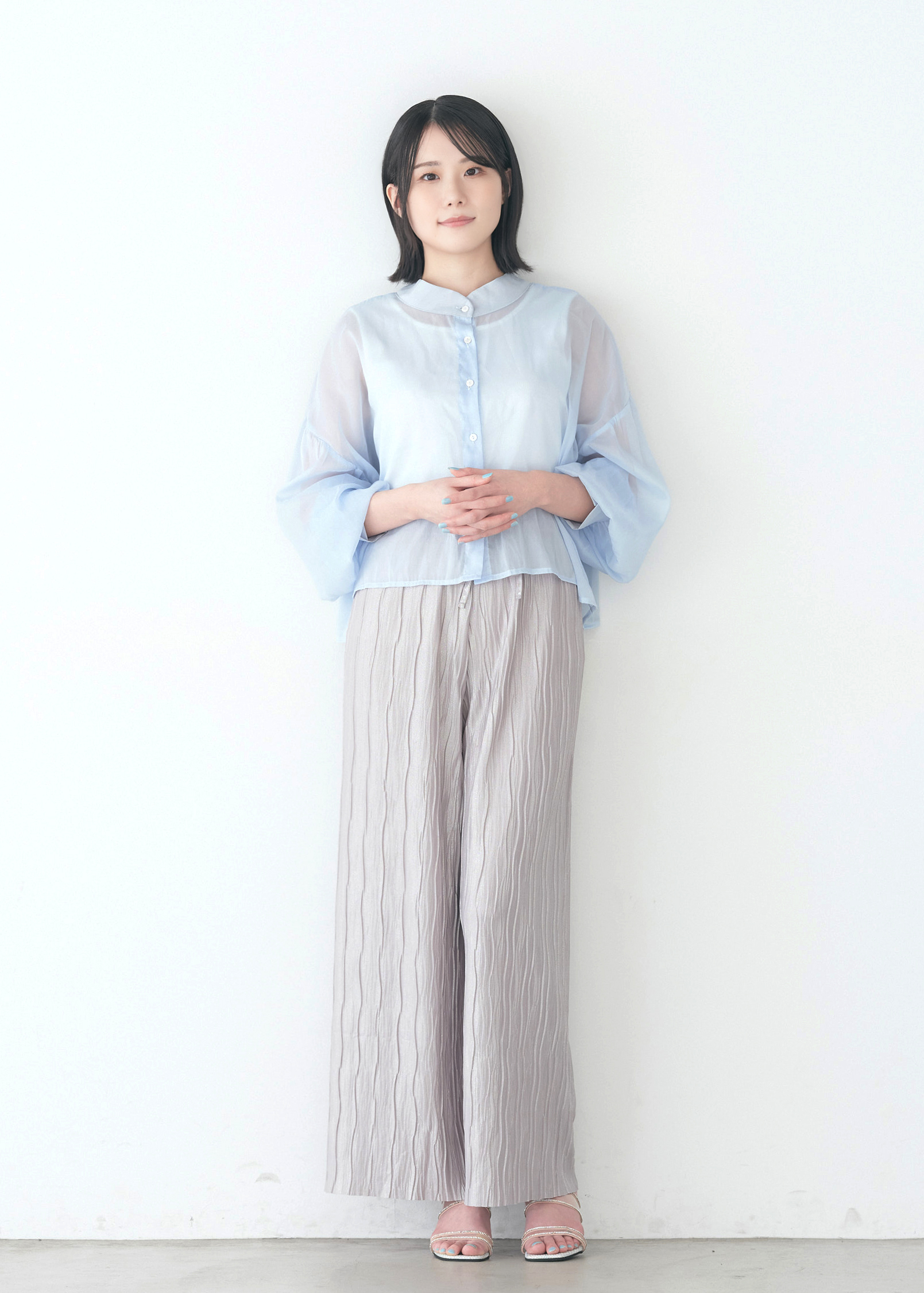 真田ほのか_全身.jpg
